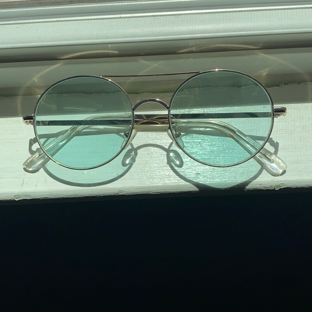 Adorable blue sunglasses!